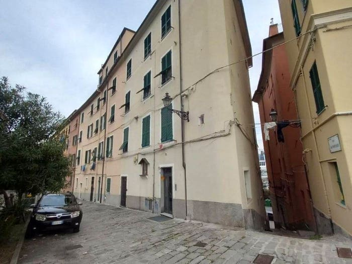 Appartamento trilocale in vendita in Via di San Benigno, Sampierdarena, Genova