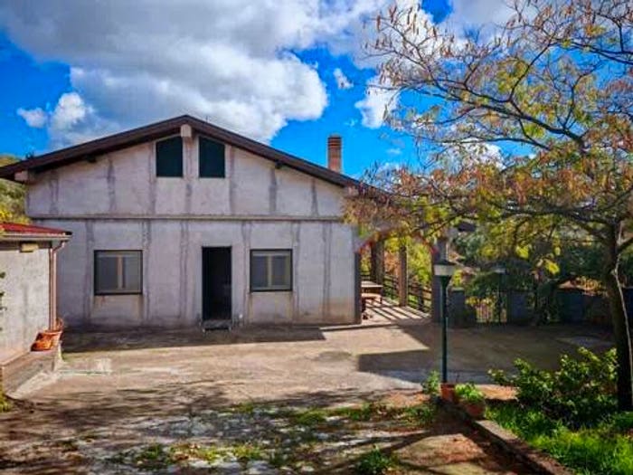 Casa quadrilocale in vendita in Via Cavaliere Bosco, Santa Maria di Licodia