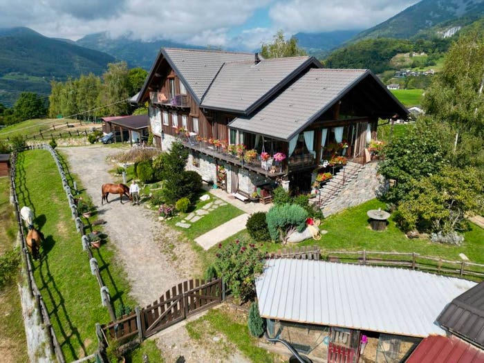 Casa con 6 locali in vendita in Brosso
