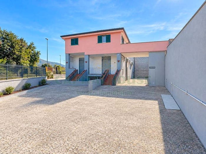 Casa quadrilocale in vendita in Via Martiri di Nassirya, Centro, Capua