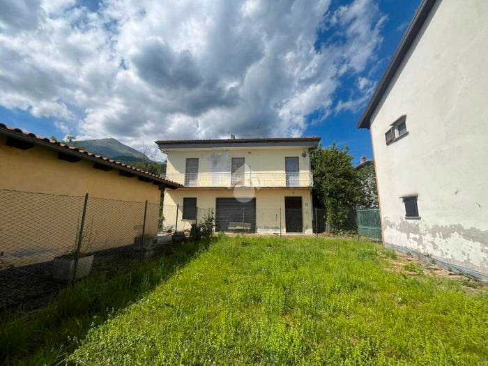 Casa con 6 locali in vendita in Via Cavour, Colleretto Castelnuovo