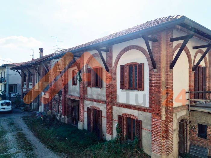 Casa con 6 locali in vendita in Via Martiri della Libertà, Cremella