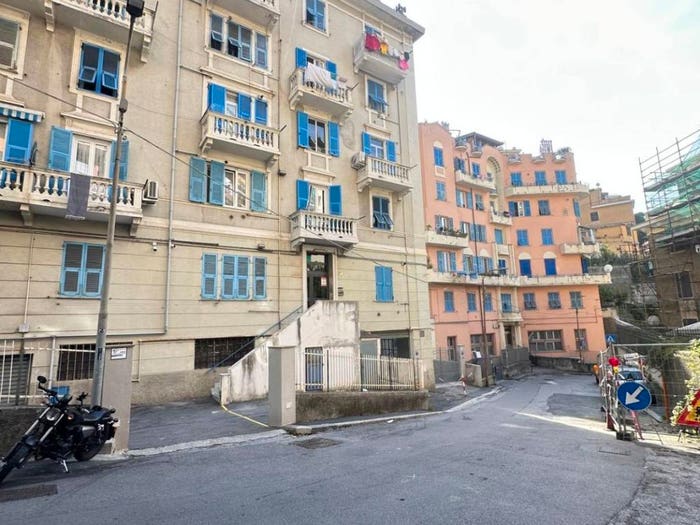 Appartamento bilocale in vendita in Via Zella, Certosa, Genova