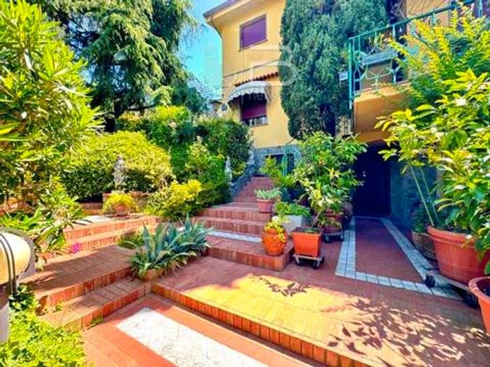 Casa con 6 locali in vendita in Via Dante Alighieri Nn, Centro, Monsummano Terme