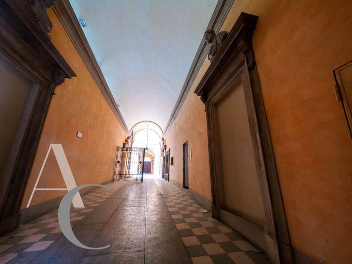 Appartamento con 5 locali in vendita in Strada Maggiore, Santo Stefano, Bologna