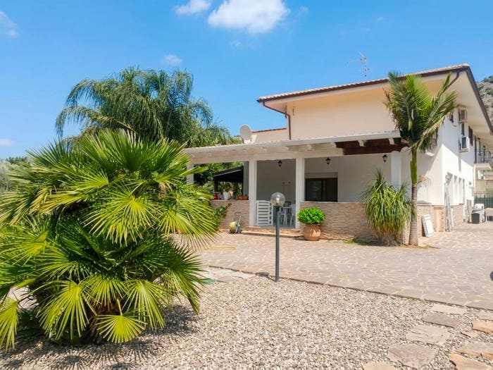 Casa trilocale in vendita in Via delle Rose, Torretta