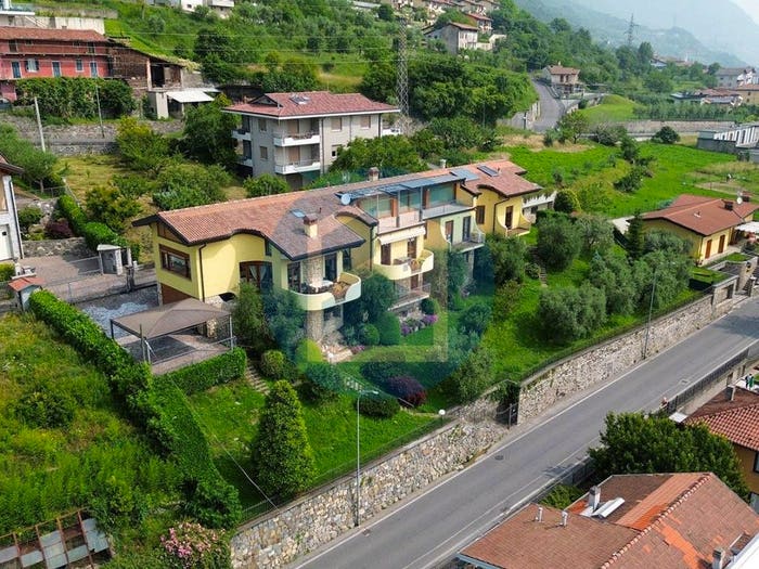 Casa con 6 locali in vendita in Via Aria Libera, Centro, Costa Volpino