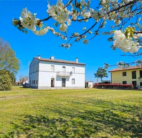 Casa con 6 locali in vendita in Quattro, Forlì
