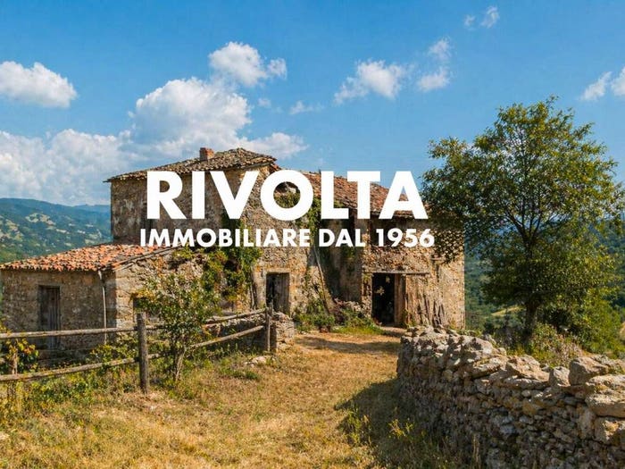 Casa con 6 locali in vendita in Castelnuovo Magra