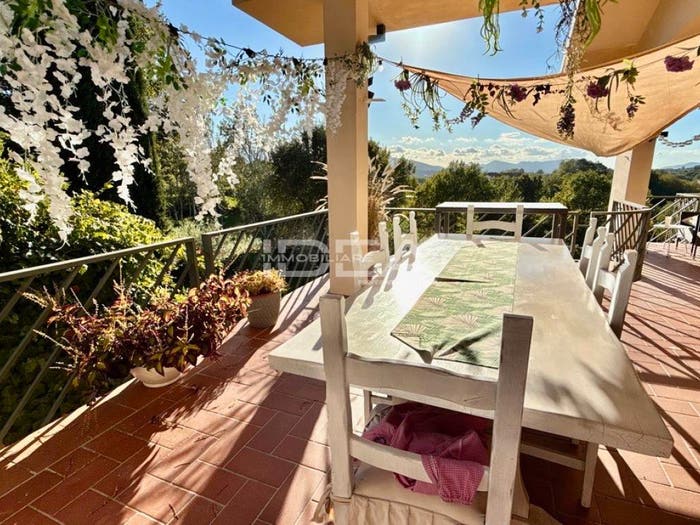 Casa con 6 locali in vendita in Via di Montecarlo, Montecarlo
