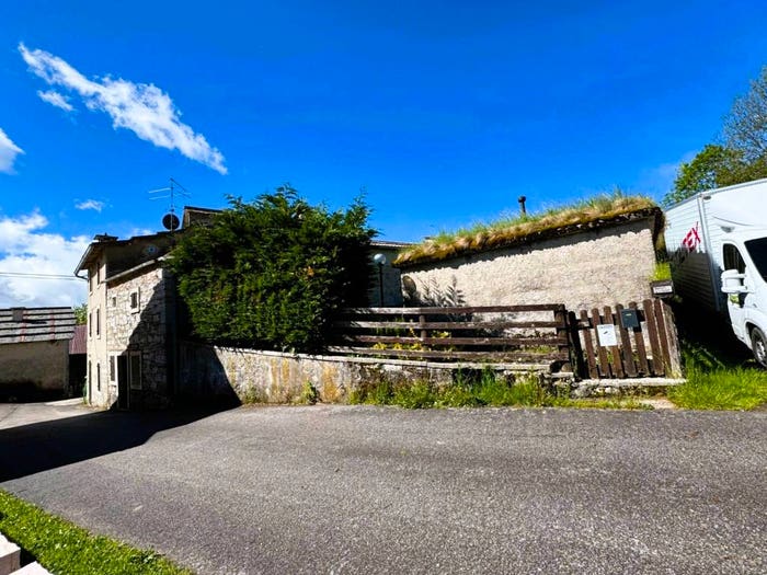 Casa trilocale in vendita in Via Riva, Velo Veronese