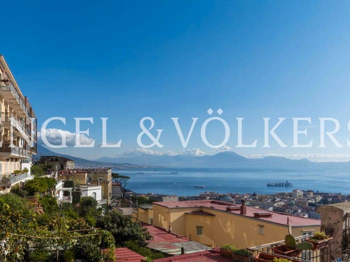 Appartamento con 6 locali in vendita in Via Antonio Mancini, Vomero, Napoli