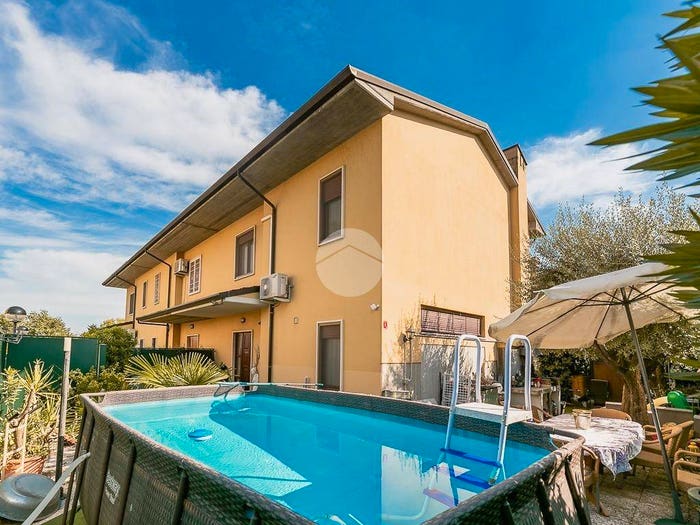 Casa con 5 locali in vendita in Via Giuseppe Saragat, Centro, Sommacampagna