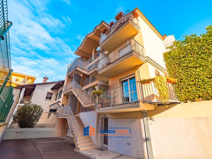 Appartamento trilocale in vendita in Via Giovanni Pascoli, Centro, Bra