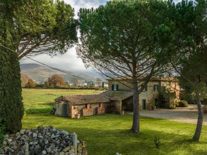 Casa con 6 locali in vendita in Cortona