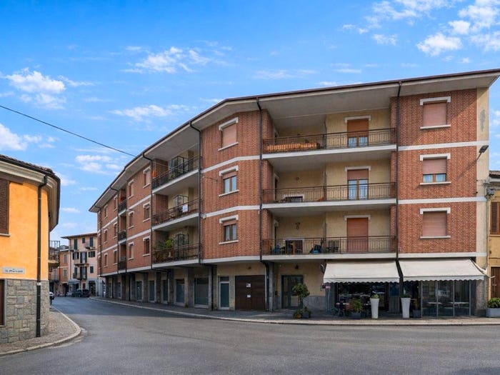 Appartamento trilocale in vendita in Via Roma, Centro, Caraglio