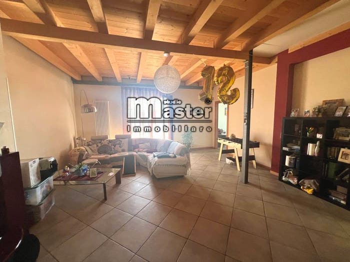 Appartamento quadrilocale in vendita in VIA ZARA, Castagnole, Paese