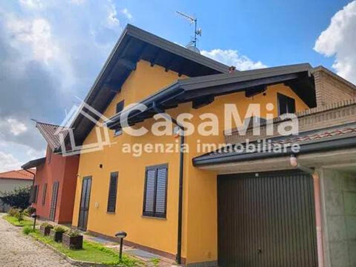 Casa con 5 locali in vendita in Via Giacomo Leopardi, Fagnano Olona
