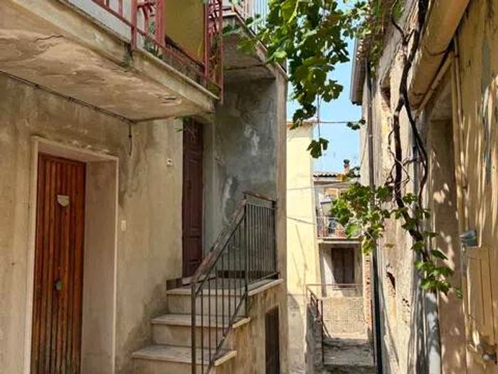 Casa trilocale in vendita in Vittorio Emanuele Terzo, Centro, Sant'Andrea Apostolo dello Ionio