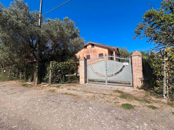 Casa quadrilocale in vendita in Via delle Acacie, Cogna, Aprilia