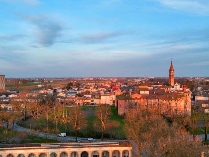 Casa con 6 locali in vendita in Via Enrico Mattei, San Nazzaro, Monticelli d'Ongina