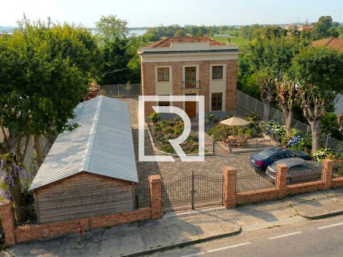 Casa quadrilocale in vendita in Centro Storico, Forlì