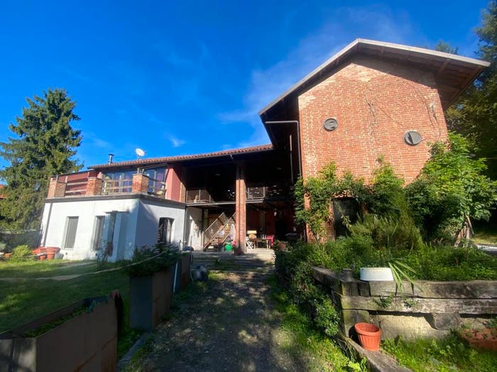 Casa con 6 locali in vendita in Regione Derocati Inferiore, Cinzano