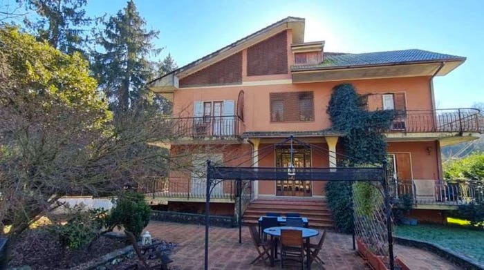 Casa con 6 locali in vendita in Via Cona del Monte, Gavignano