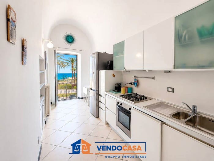 Appartamento quadrilocale in vendita in Via Renato Boragine, Centro, Loano