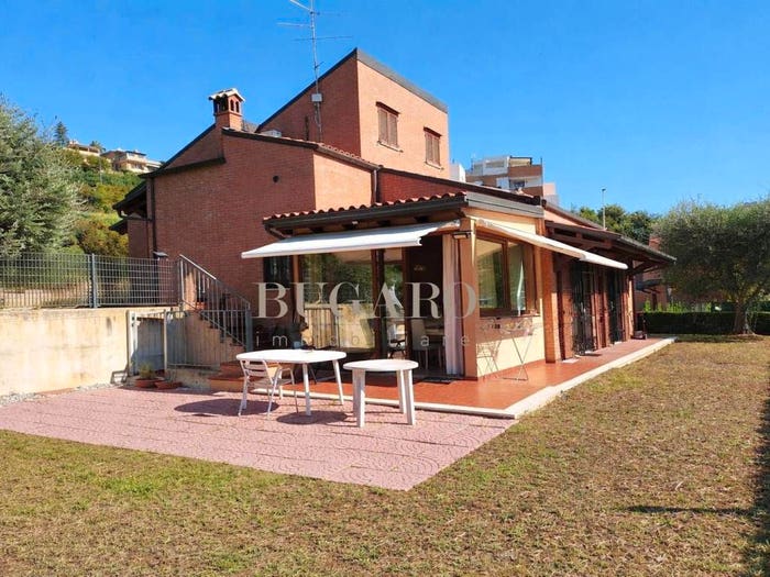 Casa con 6 locali in vendita in Passo Varano, Ancona