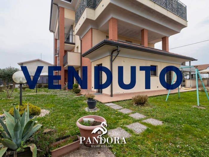 Appartamento trilocale in vendita in Via Vecchia Fornace, Centro, Ferno