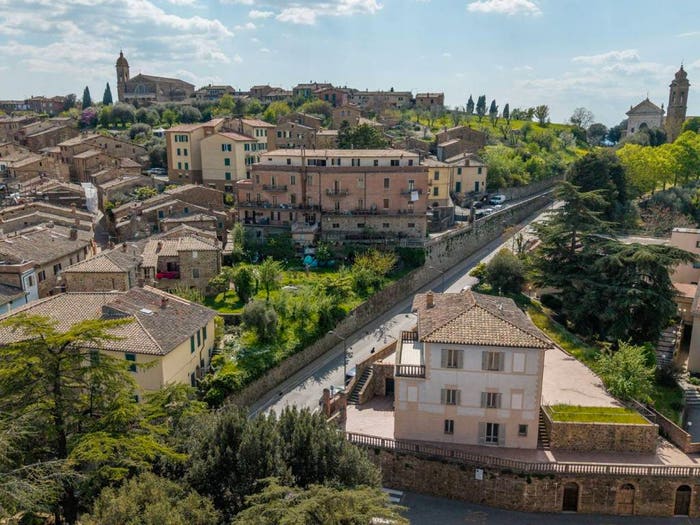 Casa con 6 locali in vendita in Piazza Giuseppe Garibaldi, Centro, Montalcino