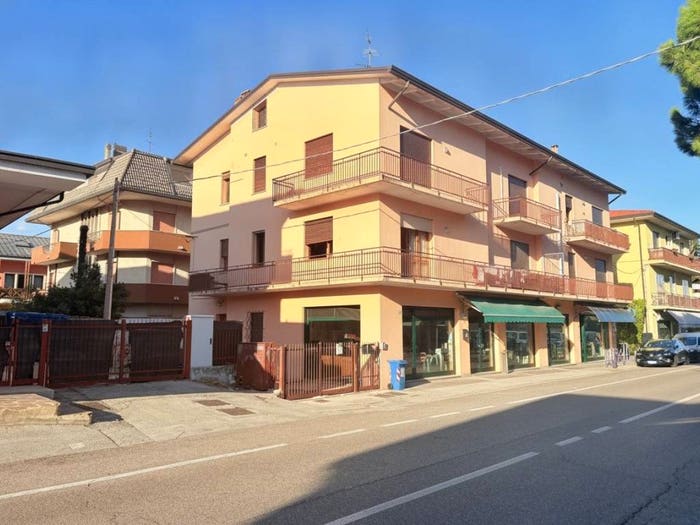 Appartamento quadrilocale in vendita in Via Montegrotto, Centro, Torreglia