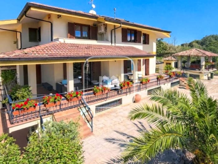 Casa con 6 locali in vendita in Vicolo Prataporci, Frascati