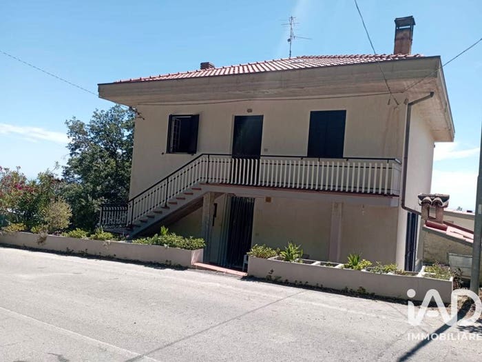 Casa con 6 locali in vendita in Contrada Montegiove, Cermignano