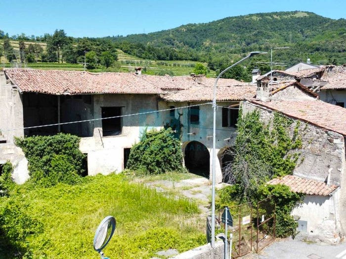 Casa con 6 locali in vendita in Via Alcide de Gasperi, Nigoline Bonomelli, Corte Franca