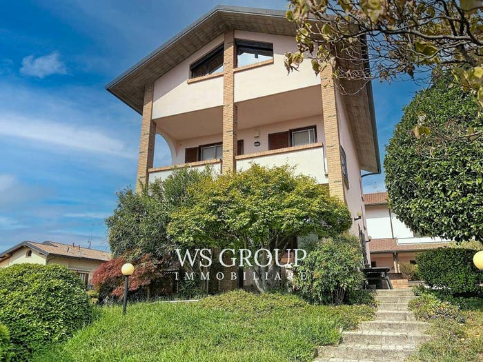 Casa con 6 locali in vendita in Via Conte Paolo Taverna, Canonica, Triuggio