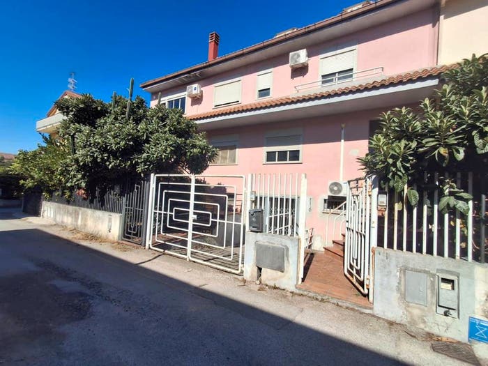 Casa con 6 locali in vendita in Castelvenere