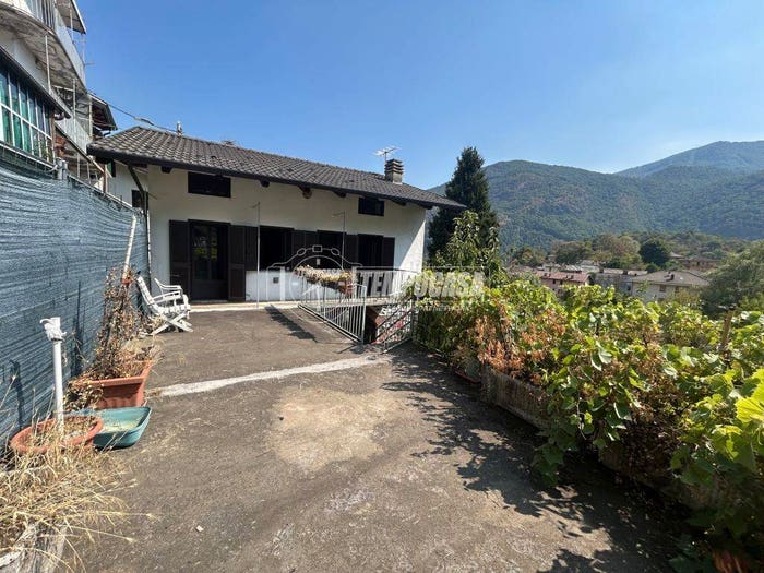 Casa trilocale in vendita in Via Berchera, Centro, PontCanavese