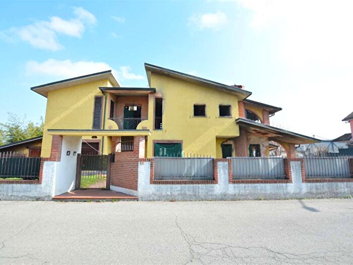 Casa con 6 locali in vendita in Via Alcide de Gasperi, Centro, Caselle Lurani