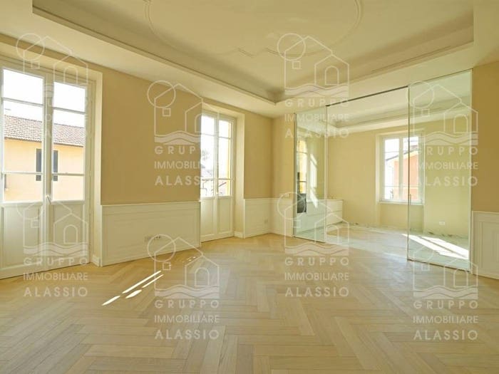 Appartamento con 6 locali in vendita in Piazza Doria, Borgo Coscia, Alassio