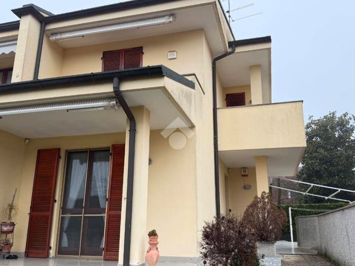 Casa con 5 locali in vendita in Via Italia, Centro, Zeccone