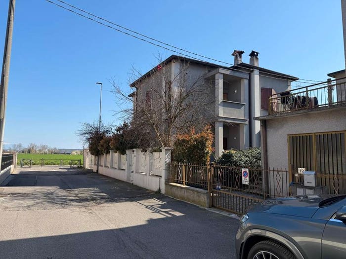Casa con 6 locali in vendita in Via Giacomo Leopardi, Centro, Carpenedolo