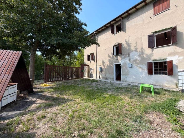 Casa con 6 locali in vendita in Centro, Montese