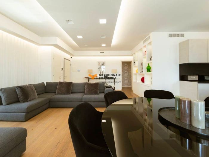 Appartamento con 6 locali in vendita in Via Giovanni Gentile, Partigiani Fondone, Lecce
