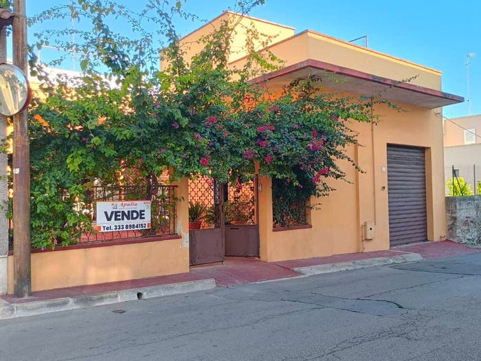 Casa con 6 locali in vendita in Via Pagliarulo, Centro, Galatone