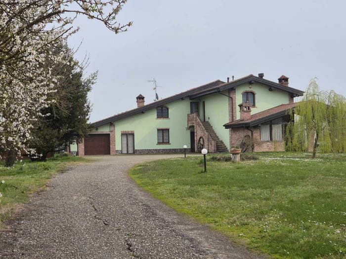 Casa con 6 locali in vendita in Borgonovo Val Tidone