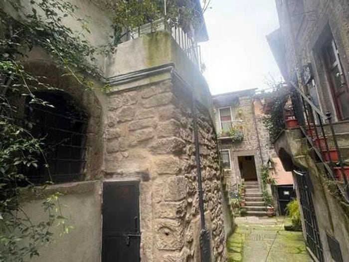 Appartamento trilocale in vendita in Via Cordonate, Centro, Vitorchiano