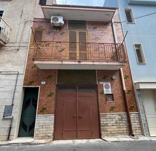 Casa bilocale in vendita in Via Vespri Siciliani B, Palagiano