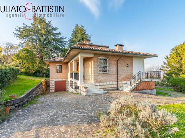 Casa con 6 locali in vendita in Via delle Vigne, Vigne, Creazzo